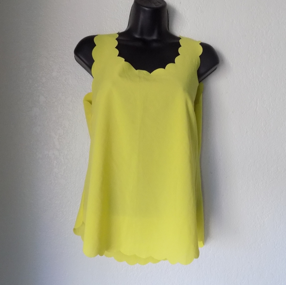 Yellow scalloped tank